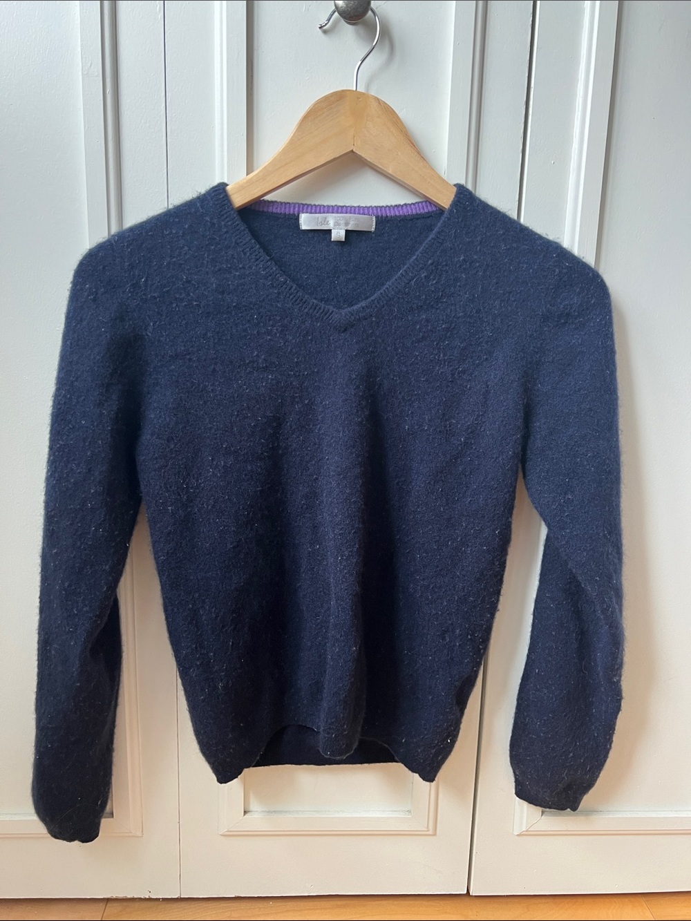 100% Cashmere Women’s V-Neck Seater